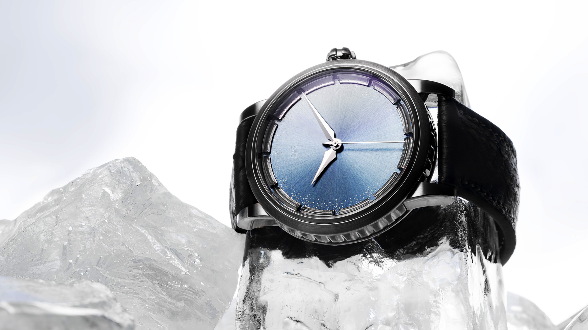 Sarek Frost - Ice Blue - On the rocks
